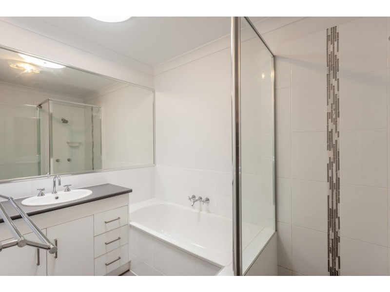 Unit 2/23 Furness Court, Kearneys Spring QLD 4350