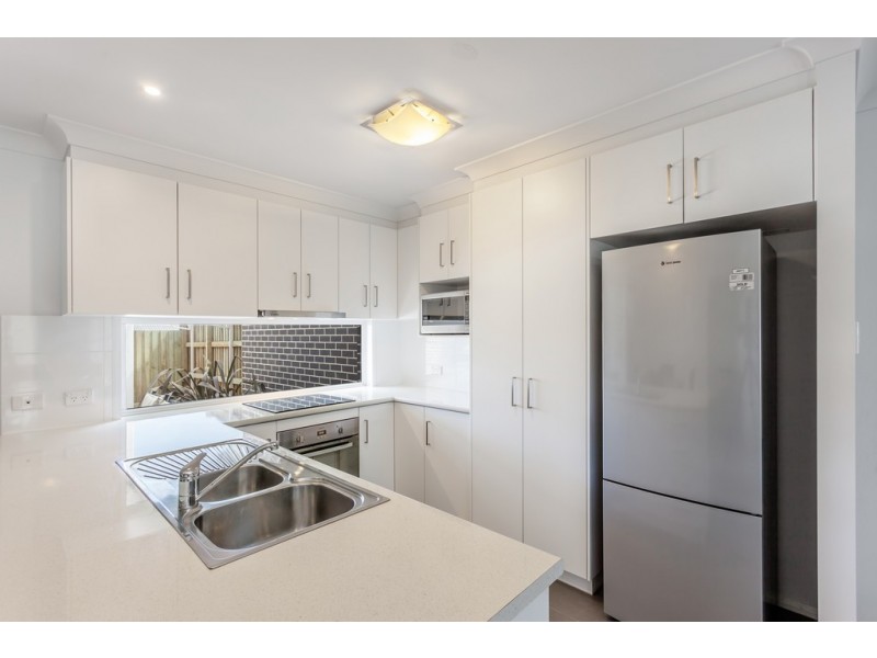 Unit 2/23 Furness Court, Kearneys Spring QLD 4350