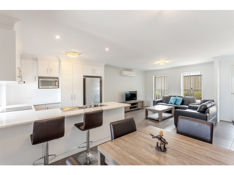 Unit 2/23 Furness Court, Kearneys Spring QLD 4350