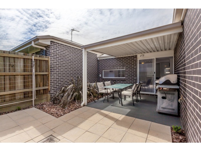 Unit 2/23 Furness Court, Kearneys Spring QLD 4350
