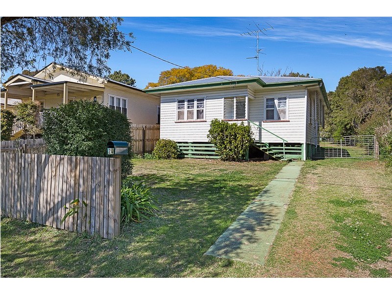 24 Stone Street, Wilsonton QLD 4350