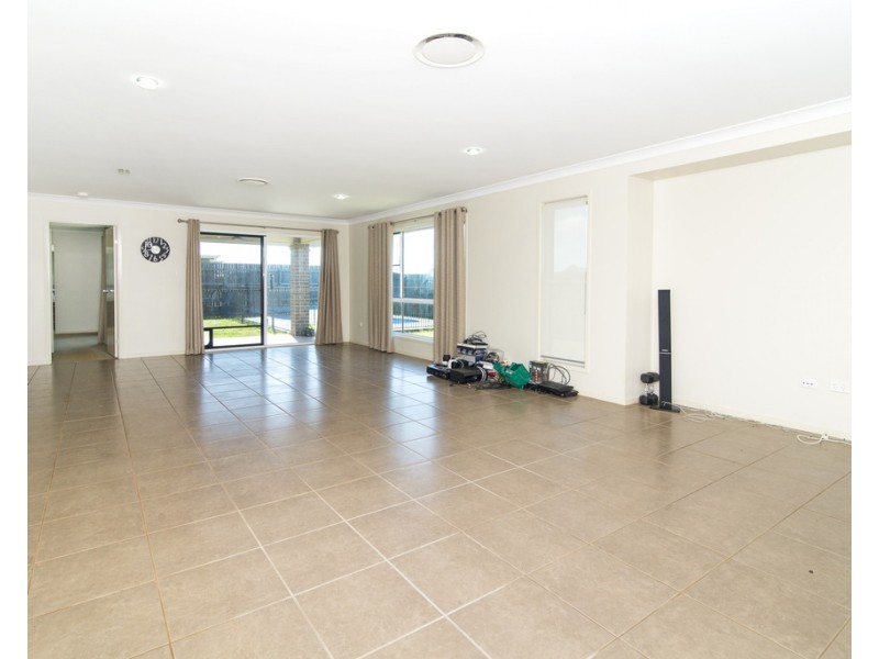 11 Neiwand Street, Kearneys Spring QLD 4350