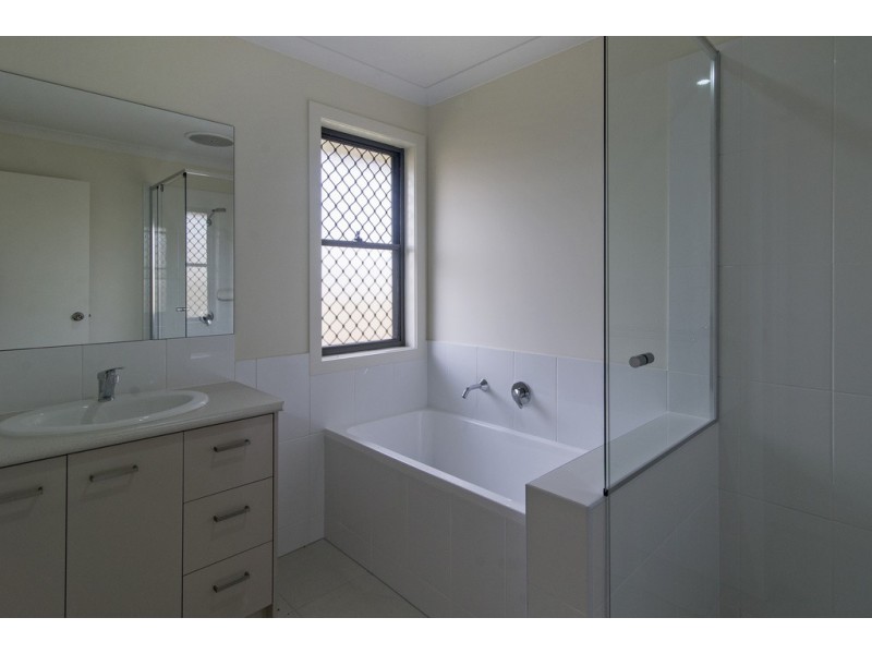 6 Monarch Street, Meringandan West QLD 4352