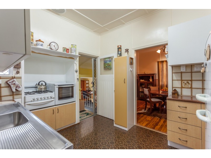 10 Northland Street, Newtown QLD 4350