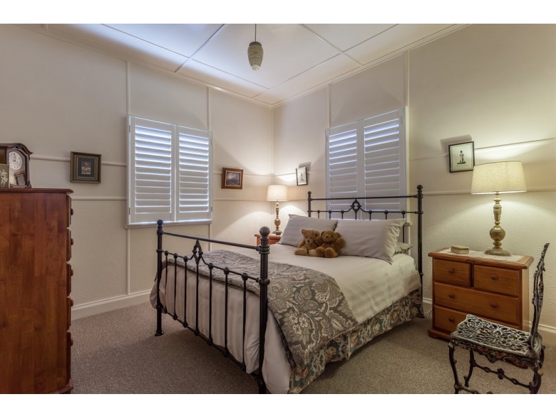 10 Northland Street, Newtown QLD 4350