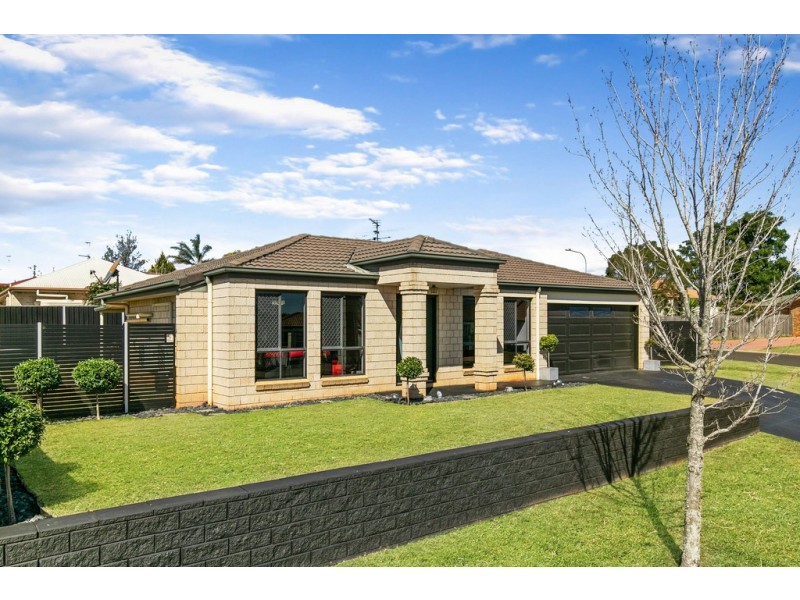19 Biscay Crescent, Glenvale QLD 4350