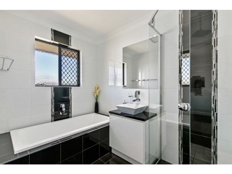 19 Biscay Crescent, Glenvale QLD 4350