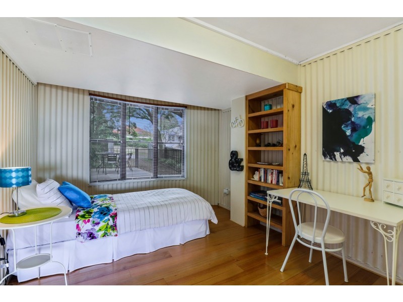 13 Mary Street, Mount Lofty QLD 4350