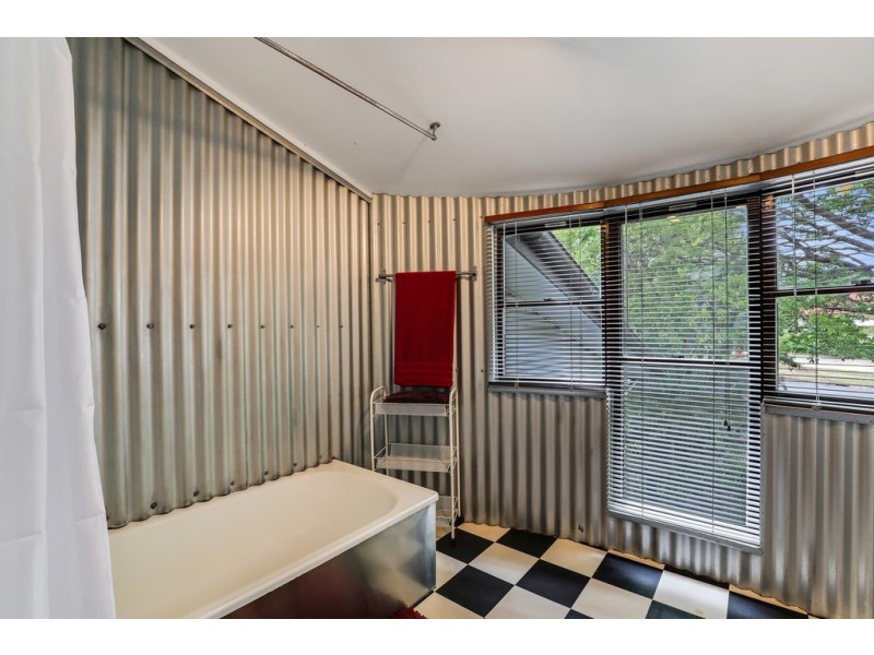 13 Mary Street, Mount Lofty QLD 4350