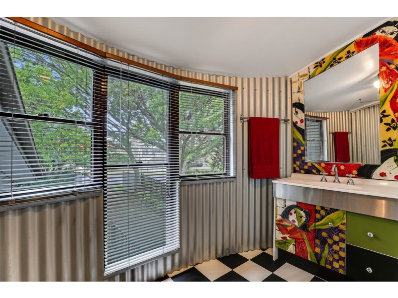 13 Mary Street, Mount Lofty QLD 4350