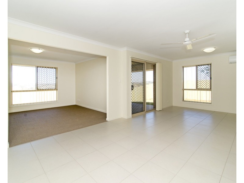 2 Westview Drive, Mount Kynoch QLD 4350