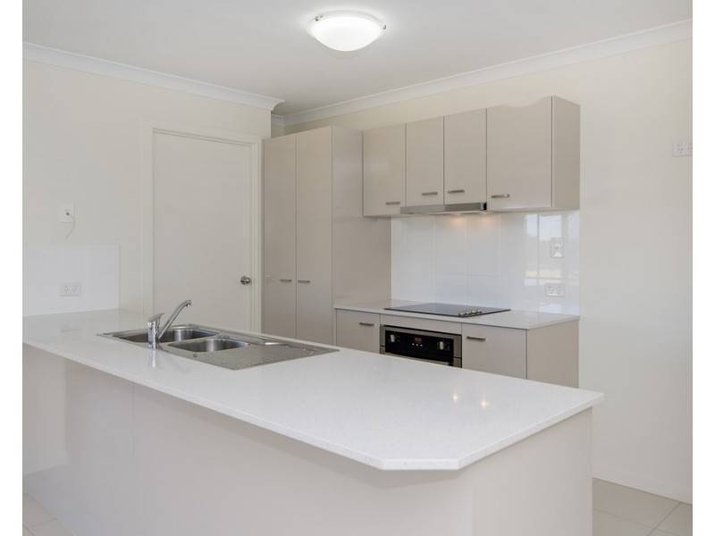 2 Westview Drive, Mount Kynoch QLD 4350