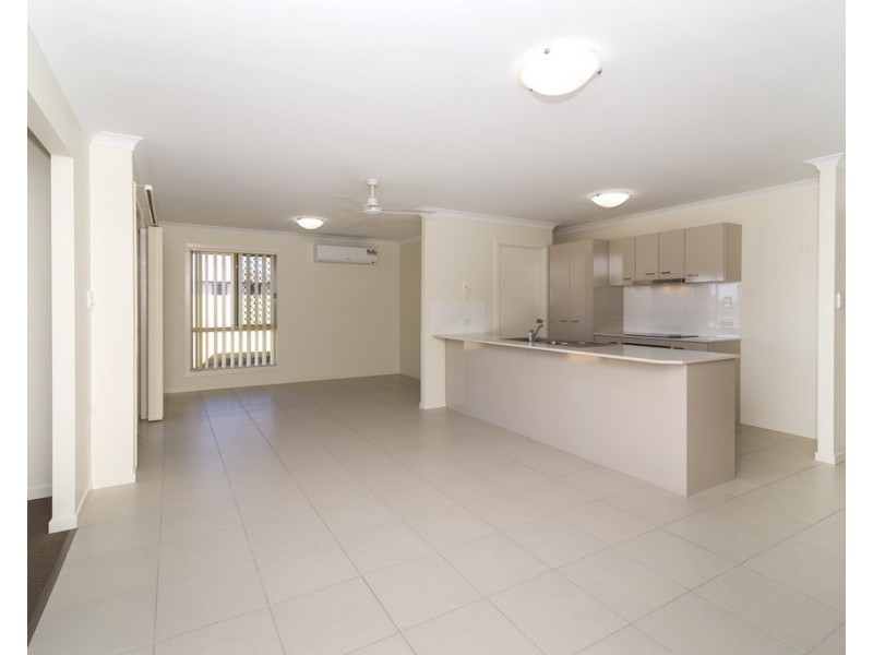 2 Westview Drive, Mount Kynoch QLD 4350