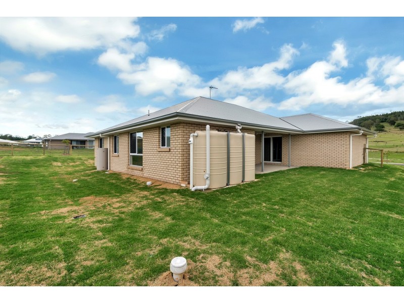 20 Monarch Street, Meringandan West QLD 4352