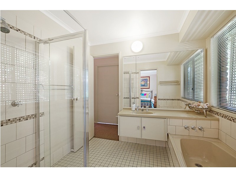 18 Bingara Street, Mount Lofty QLD 4350