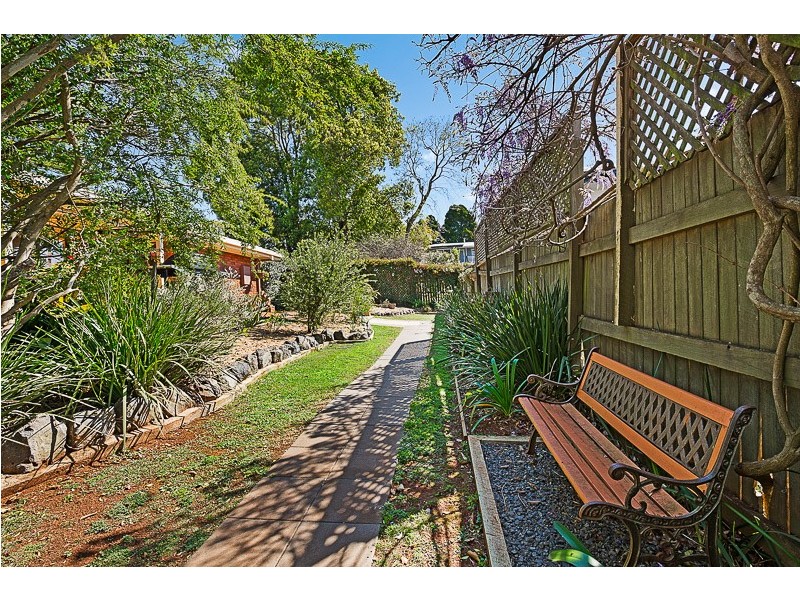 18 Bingara Street, Mount Lofty QLD 4350