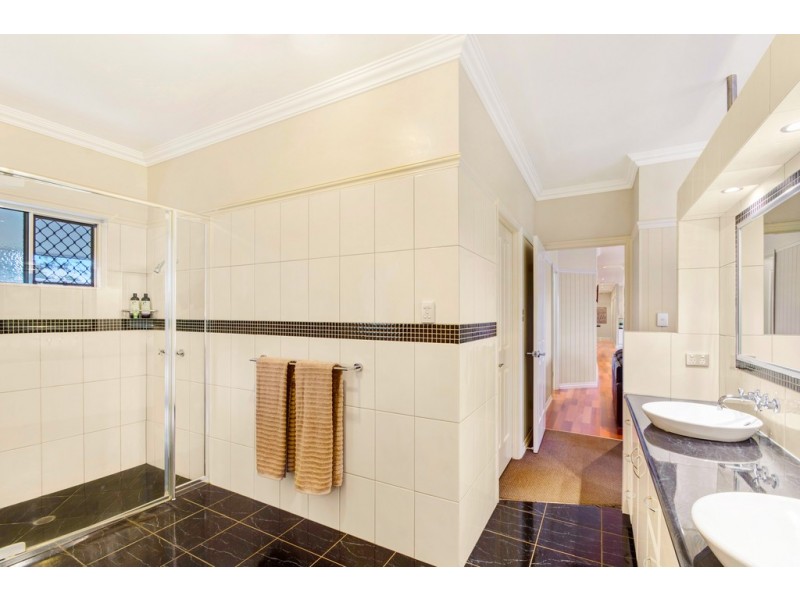 1 Berghofer Drive, Highfields QLD 4352