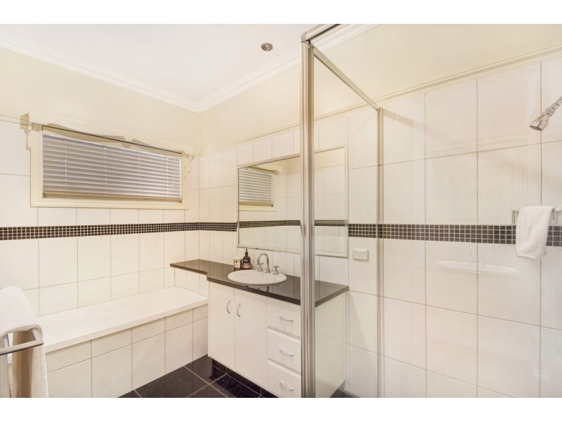 1 Berghofer Drive, Highfields QLD 4352