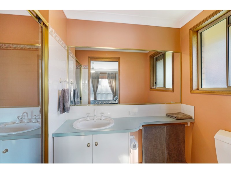 418 Mackenzie Street, Middle Ridge QLD 4350