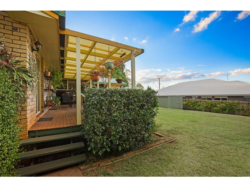 418 Mackenzie Street, Middle Ridge QLD 4350