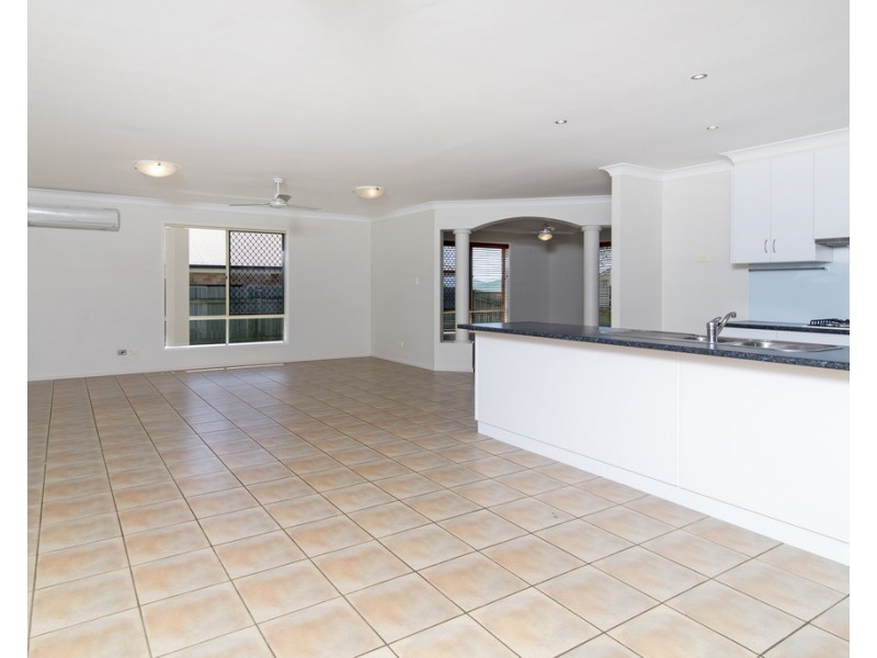 11 Barton Street, Middle Ridge QLD 4350