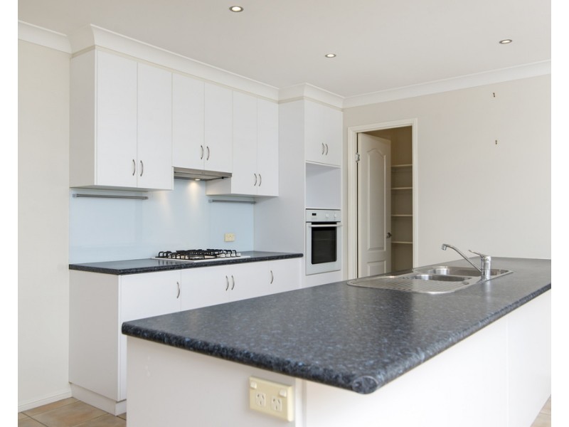 11 Barton Street, Middle Ridge QLD 4350