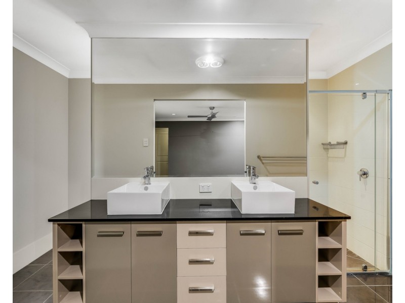 1 Punter Close, Glenvale QLD 4350