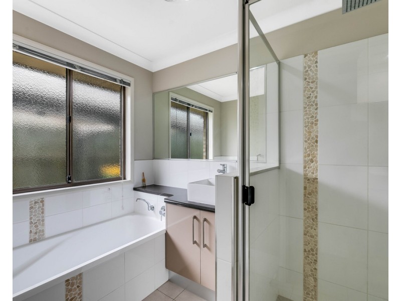 1 Punter Close, Glenvale QLD 4350