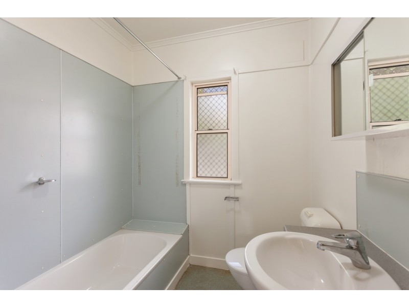 8 Walsh Street, Harlaxton QLD 4350