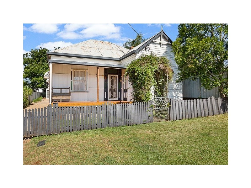 8 Peardon Street, South Toowoomba QLD 4350