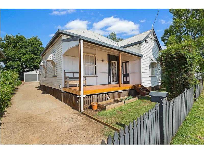 8 Peardon Street, South Toowoomba QLD 4350