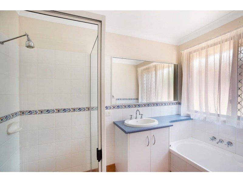 33 Fry Street, Middle Ridge QLD 4350