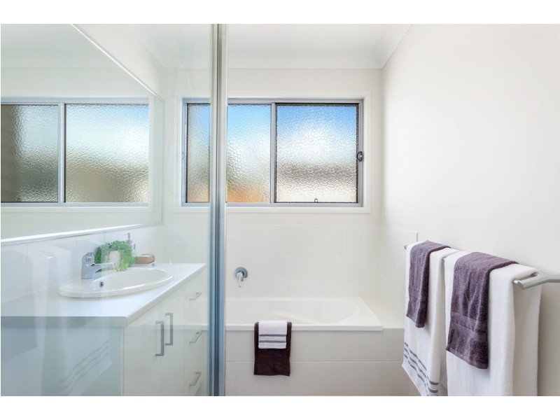 6 Swallow Court, Newtown QLD 4350