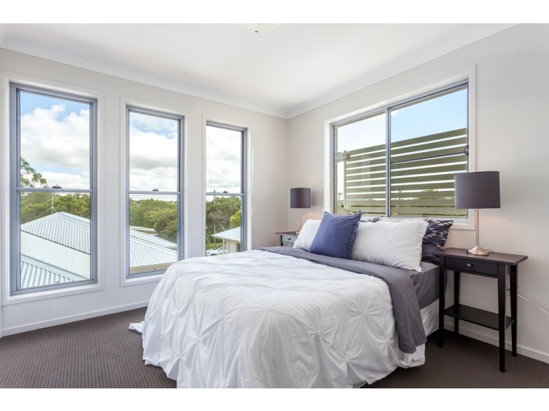6 Swallow Court, Newtown QLD 4350