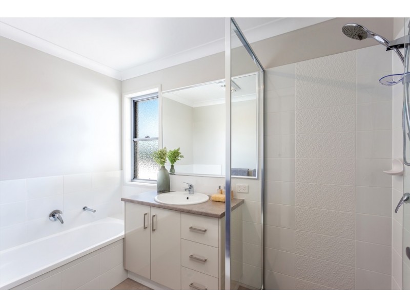 6 Swallow Court, Newtown QLD 4350