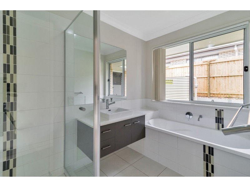 25 Cardamon Crescent, Glenvale QLD 4350