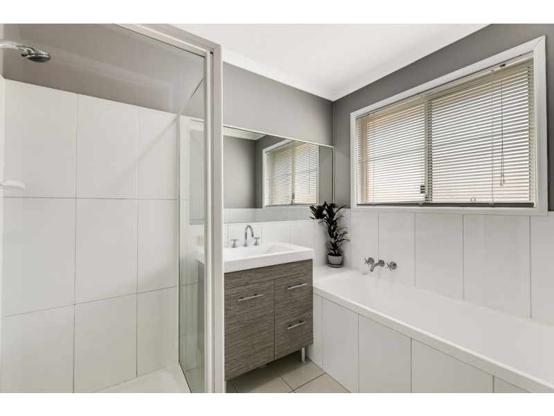 16 Lacebark Court, Glenvale QLD 4350