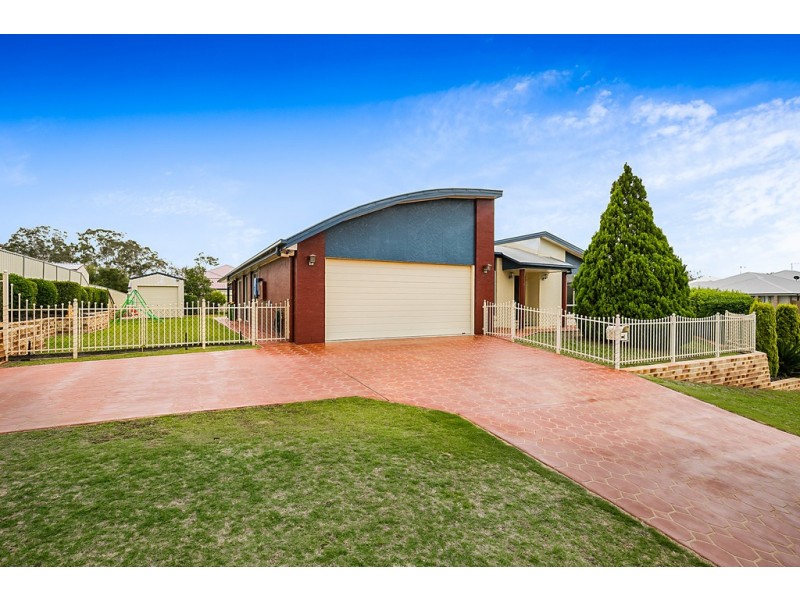 1 Conquest Court, Wilsonton QLD 4350