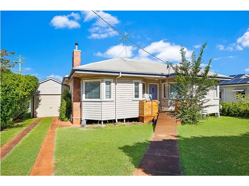 18 Lloyd Street, Harristown QLD 4350
