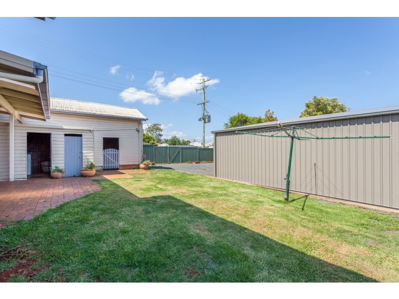 18 Lloyd Street, Harristown QLD 4350