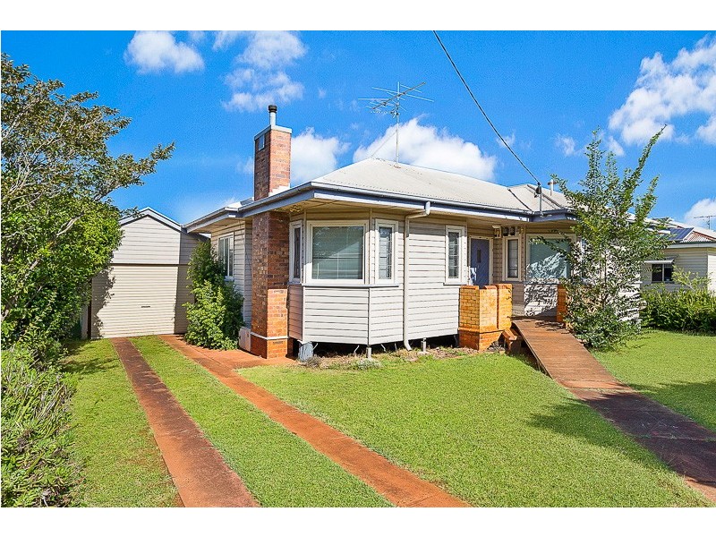 18 Lloyd Street, Harristown QLD 4350