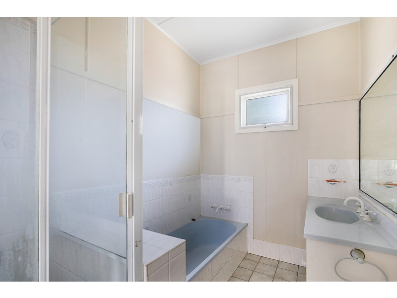 2 McCarthy Street, Newtown QLD 4350