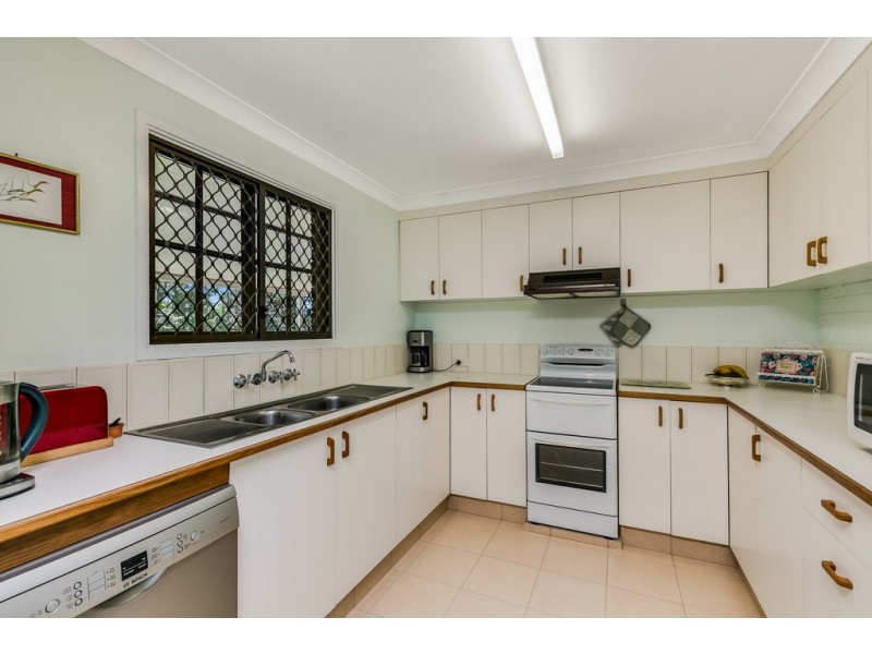 11 Rees Drive, Highfields QLD 4352