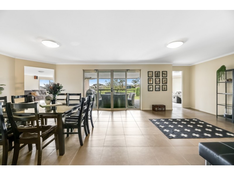 7 Sunset Drive, Glenvale QLD 4350