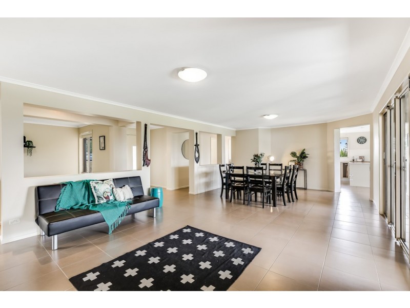 7 Sunset Drive, Glenvale QLD 4350