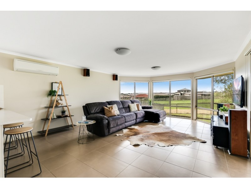 7 Sunset Drive, Glenvale QLD 4350