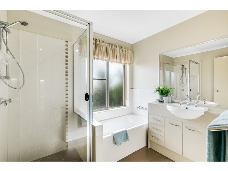 7 Sunset Drive, Glenvale QLD 4350