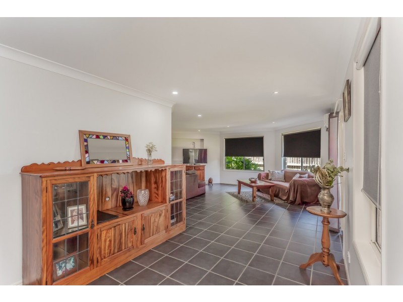 18 Sunset Drive, Glenvale QLD 4350