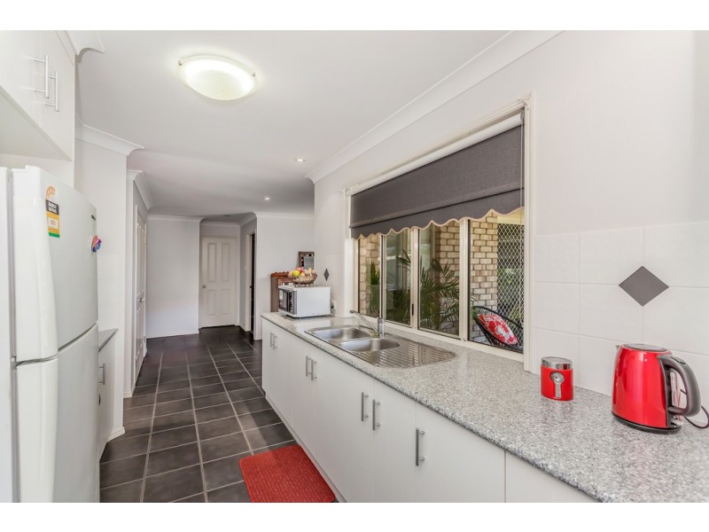 18 Sunset Drive, Glenvale QLD 4350