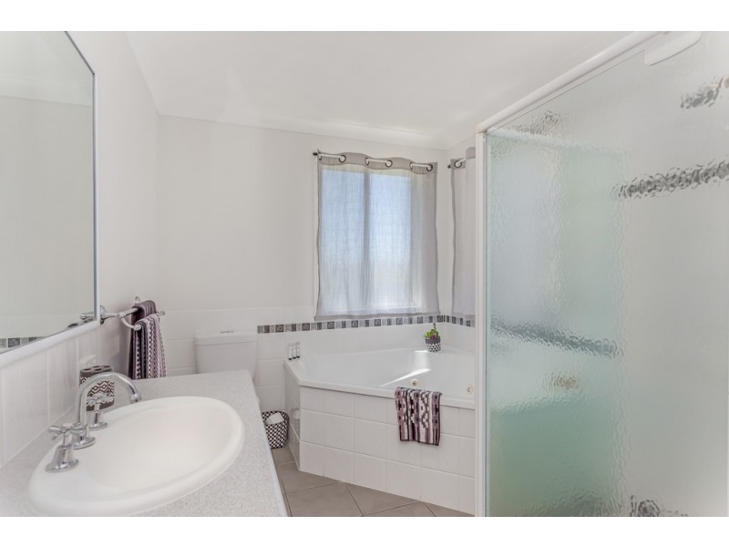 18 Sunset Drive, Glenvale QLD 4350